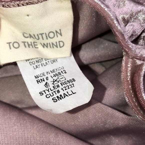 Caution to the wind size small crushed velvet top - Picture 6 of 7